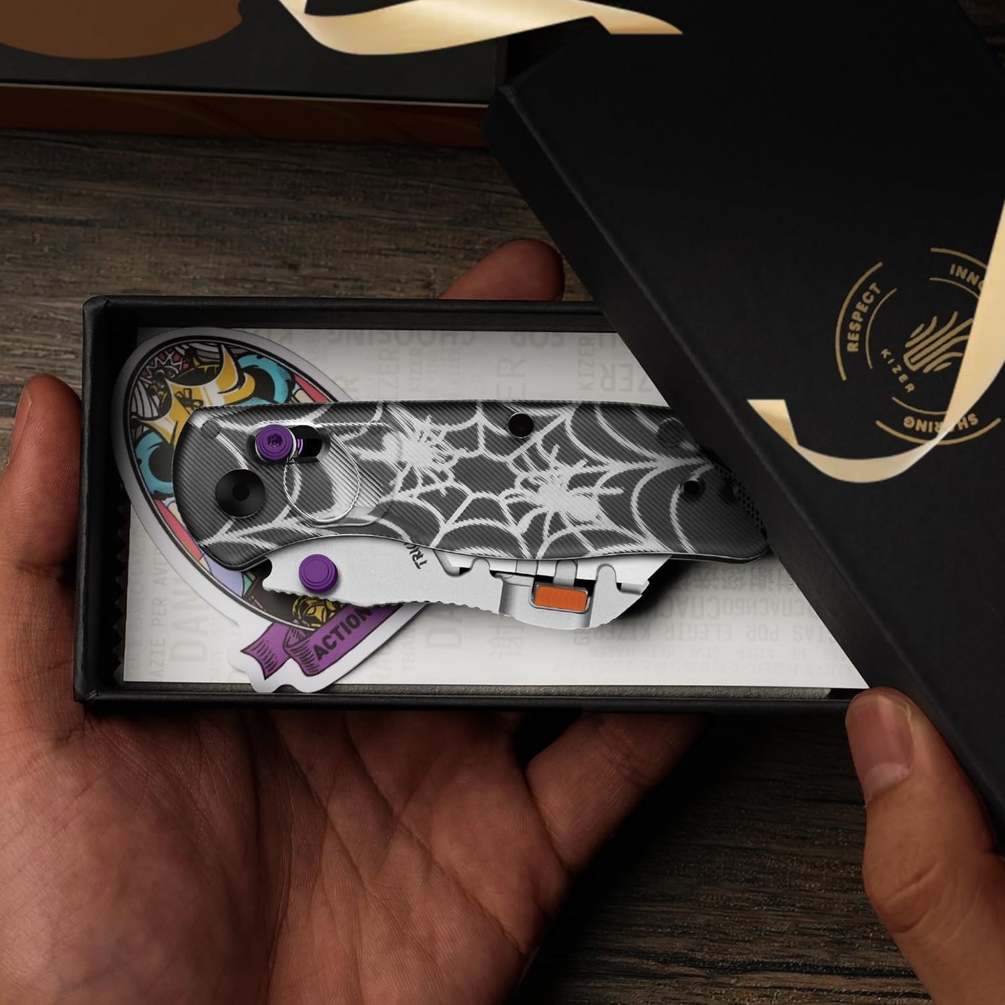 Kizer Uti Bear(Tool-Free Version) Folding Utility Knife, Quick Change Box Cutter EDC knife with 5PCS Razor Blades, Clutch Lock Small Pocket Knives for Men Women Gift V3619JHW2