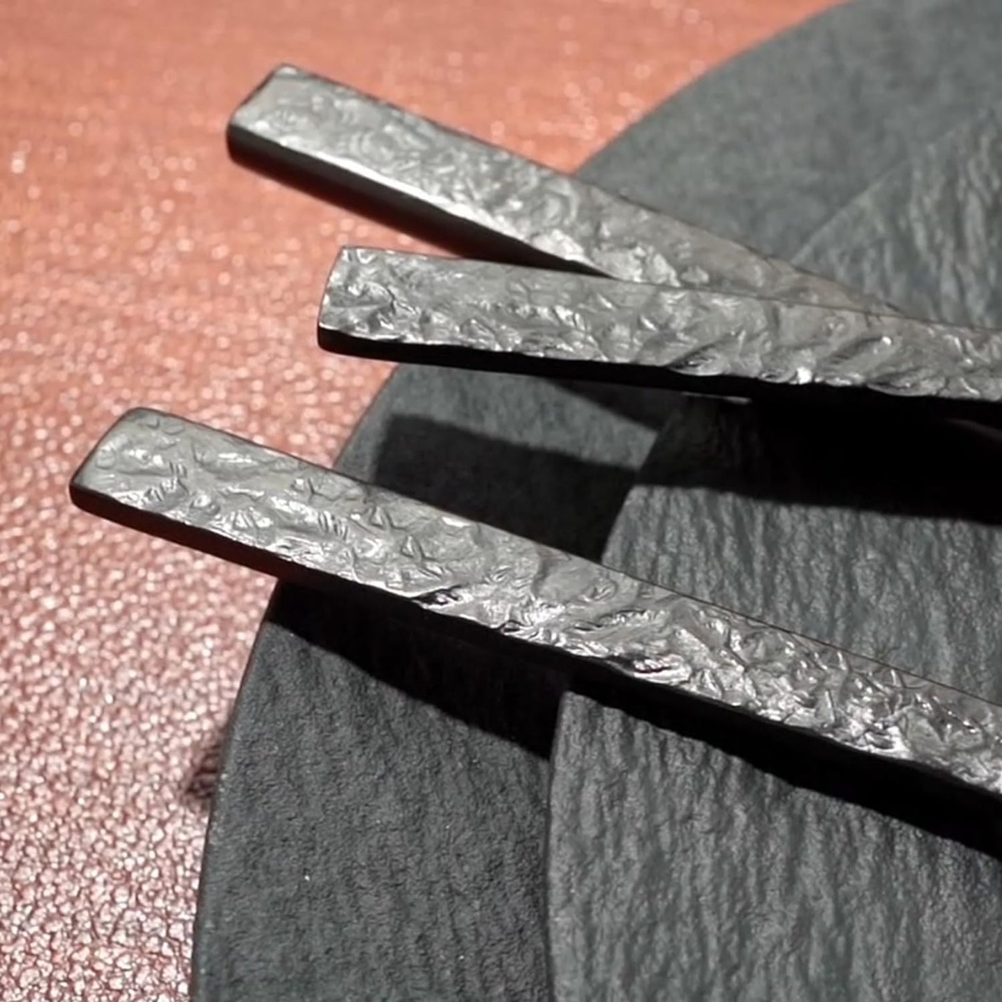 KINGSTONE 60 Pcs Black Hammered Silverware Set for 12, 18/10 Stainless Steel Heavy Duty Flatware Set, Tableware Cutlery Utensil Sets for Home Restaurant Dishwasher Safe