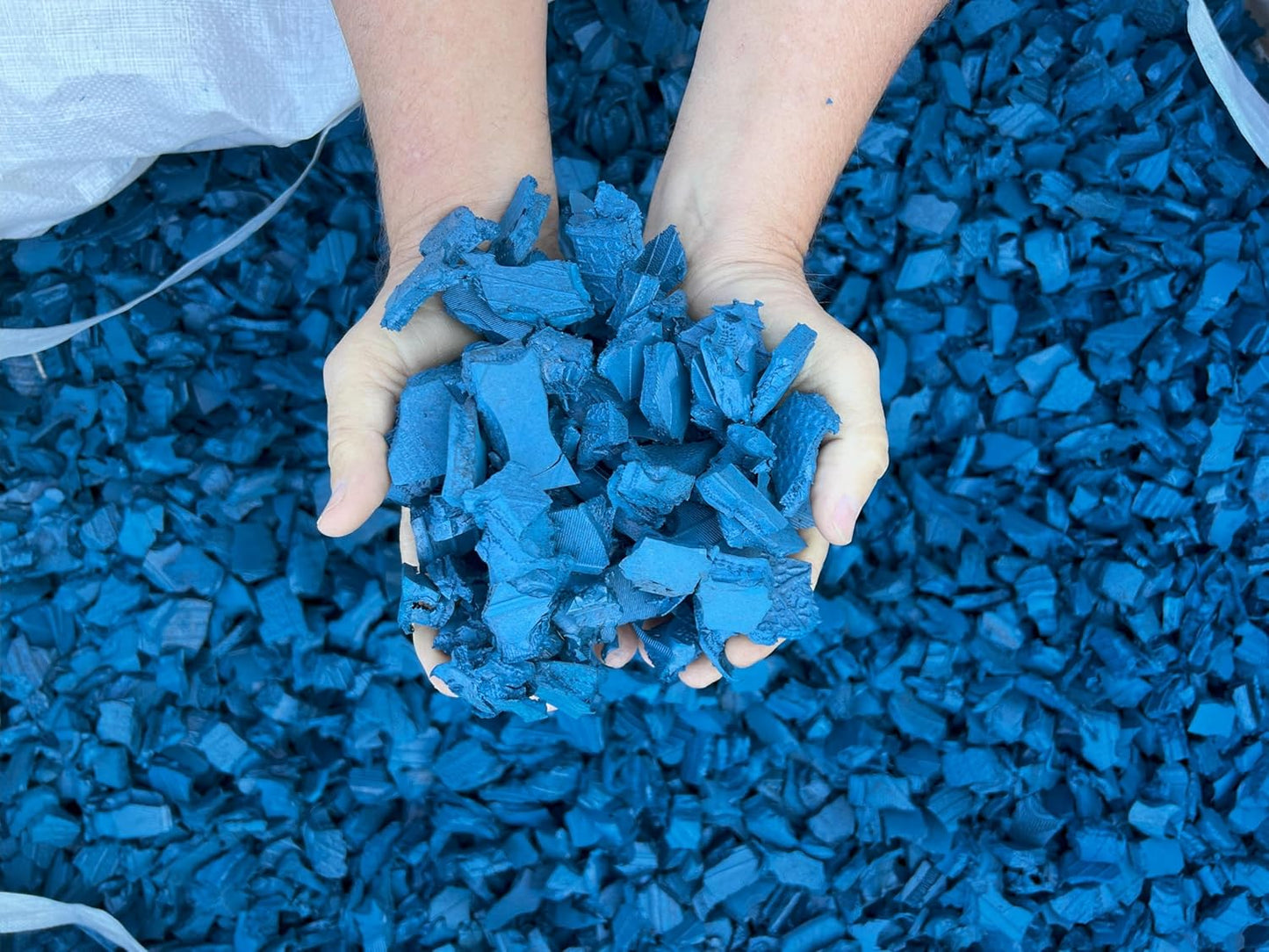 100% Wire-Free Rubber Mulch – Blue, 20 lb (0.8 cu ft) | Long-Lasting, Low Maintenance, Safe for Kids & Pets – Landscaping & Playground Ground Cover
