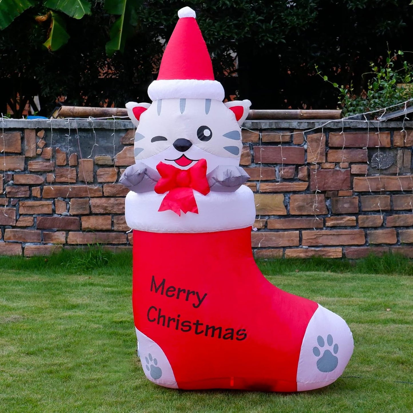 Juegoal 5 FT Christmas Inflatables Outdoor Decorations, Inflatable Kitten in Xmas Stocking, Lighted Blow Up Cat Standing on Christmas Socks with Built in Lights for Holiday Lawn Yard Garden Decor