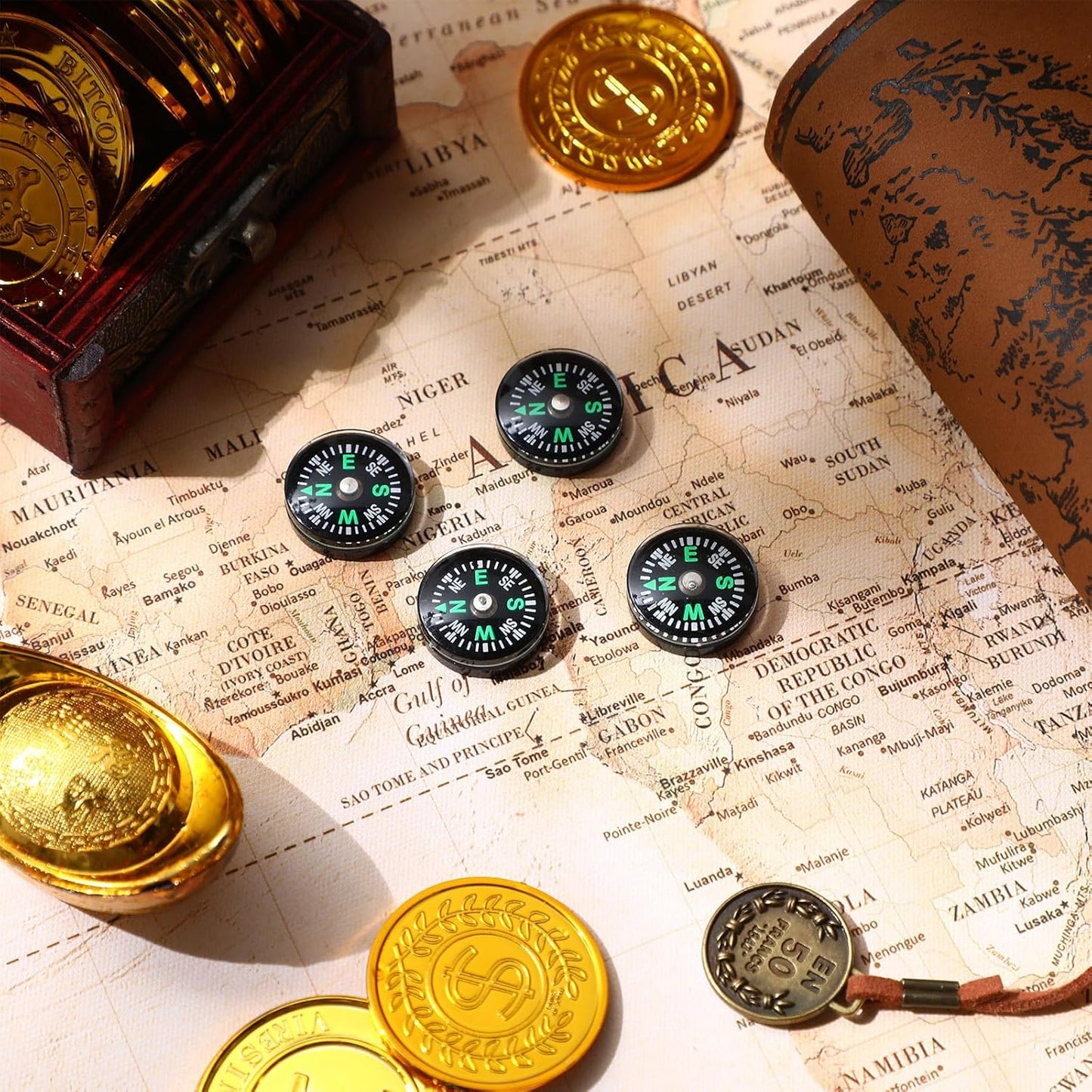 Kanayu 200 Pcs 20 mm Mini Compass Black Pocket Sized Survival Button Compass Bulk for Camping Hiking Touring Backpacking Boating Outdoor Activities